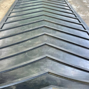 Băng tải cao su đen